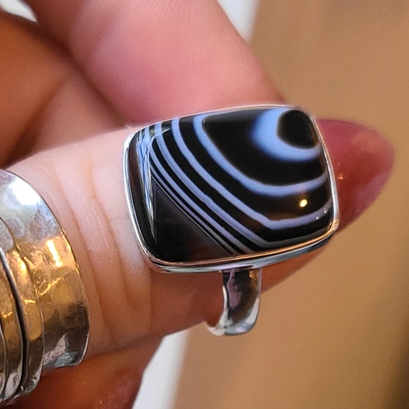 Black Bullseye Botswana Agate in Sterling Silver 8.5 - Picture 3 of 5